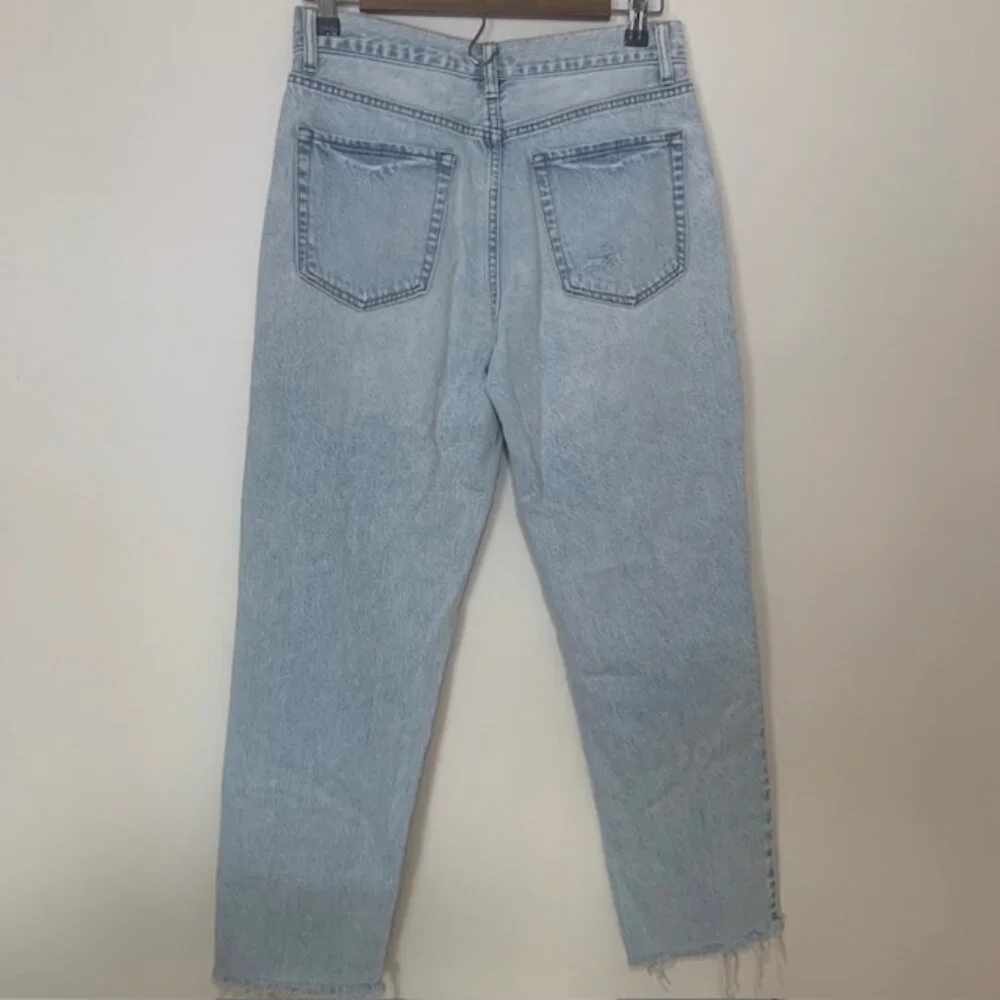 Forever 21 Y2K 90s Style Light Wash Ripped Distressed High-Rise Jeans - Size 28‎